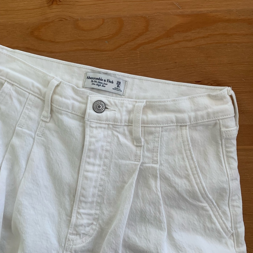 Abercrombie & Fitch The ‘80s Mom Jean Ultra High Rise